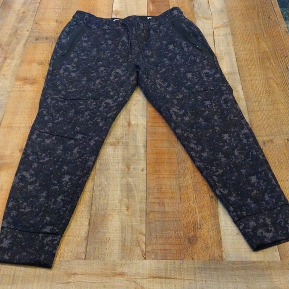 American Eagle Jogger - Picture 5 of 10